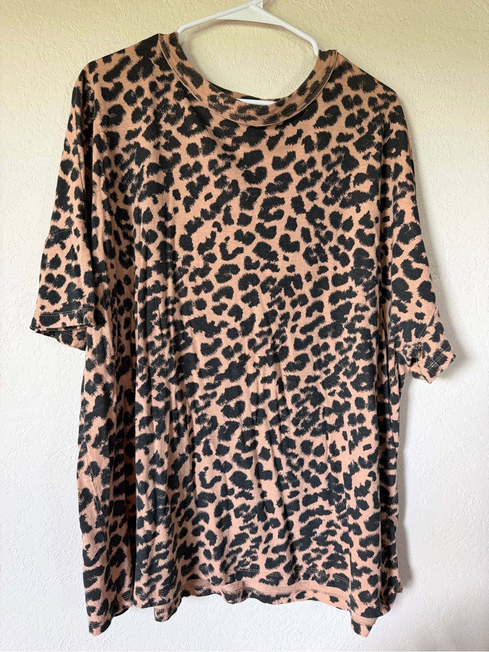 Women’s Oversized Leopard Crewneck TShirt - Picture 2 of 7